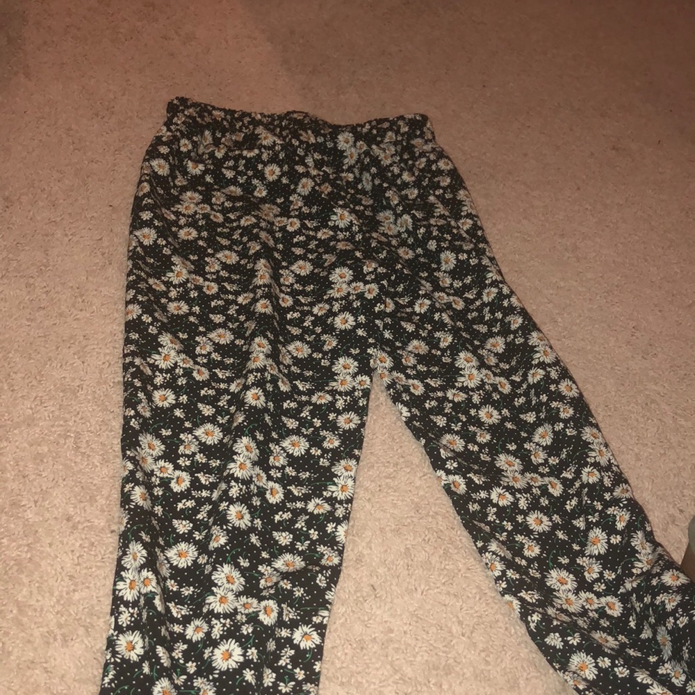 Daisy print pants